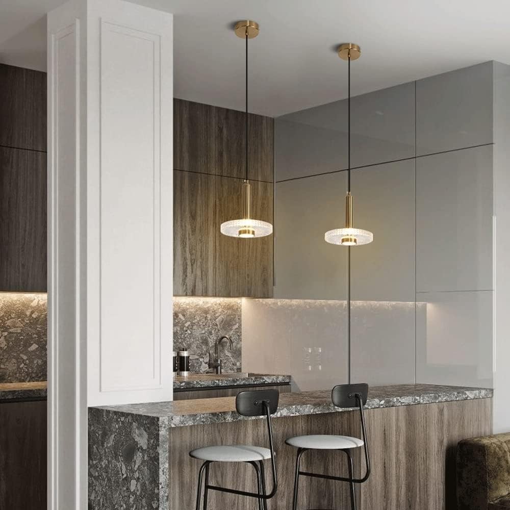 lampara-lips-colgante-metal-dorada-acrilico-led