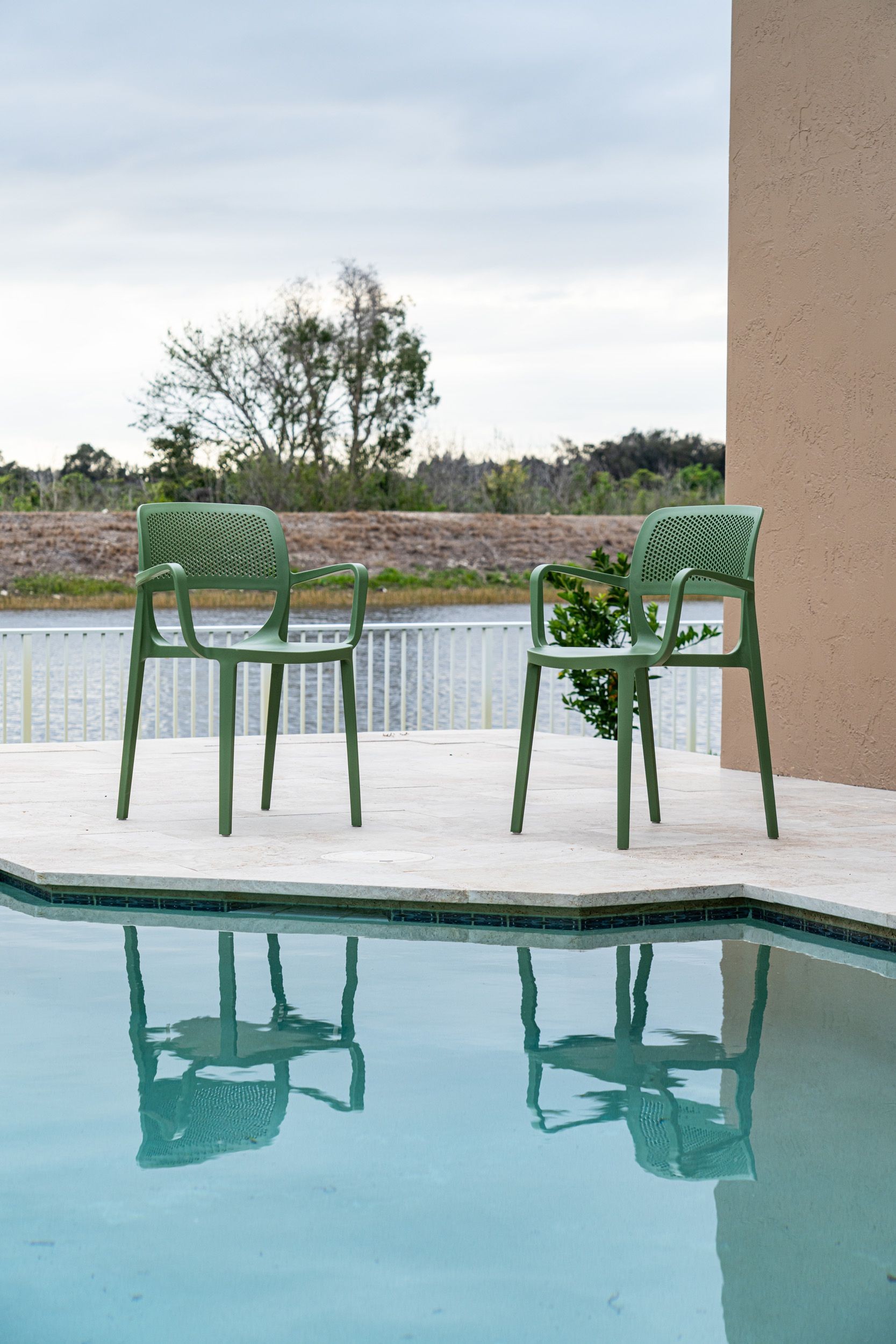 Sillón VERDI, apilable, polipropileno verde - Imagen 2